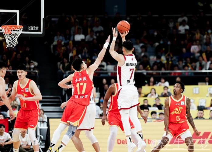 广厦揭幕战大胜黑马,5国手+4外援豪阵堪比CBA版‘雷霆’ 广厦揭幕战大胜黑马,5国手+4外援豪阵堪比CBA版‘雷霆’